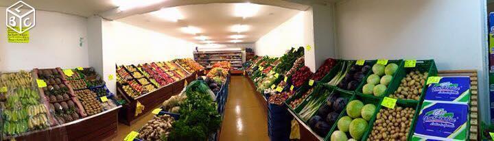 Commerce de fruits et legumes cour de halle