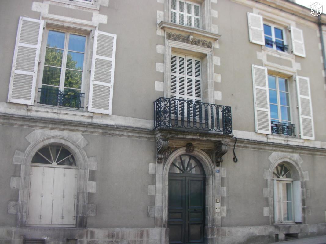 Appartement , chambre séparée, quartier Cathédrale