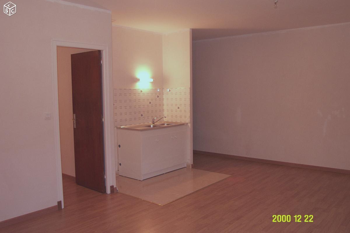 Appartement type T2 46 m2, commerce à pied