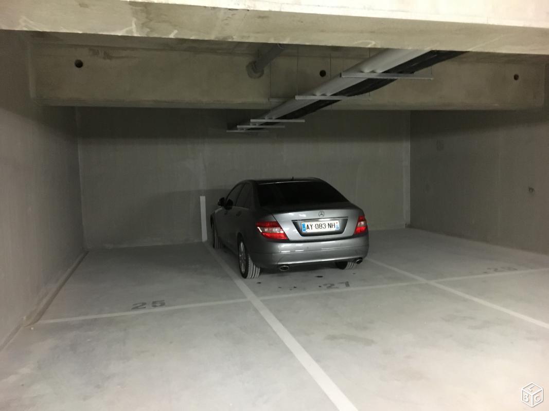 Location parking double MONTEVRAIN