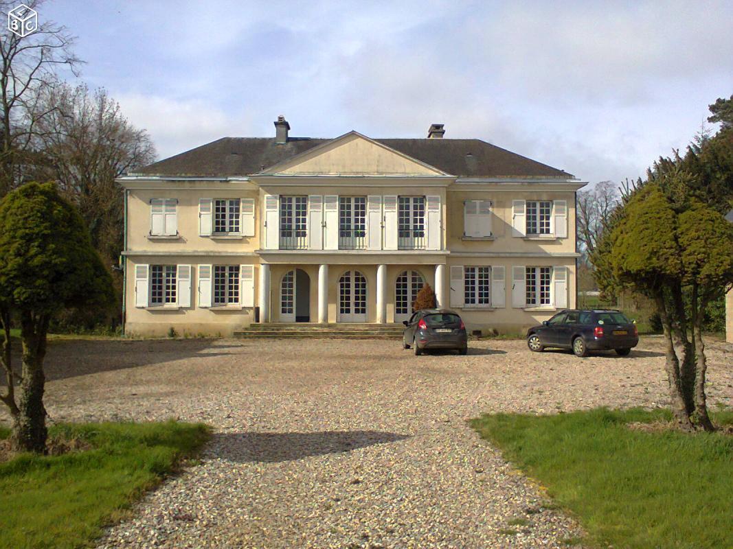 Maison avec parc, au coeur du village