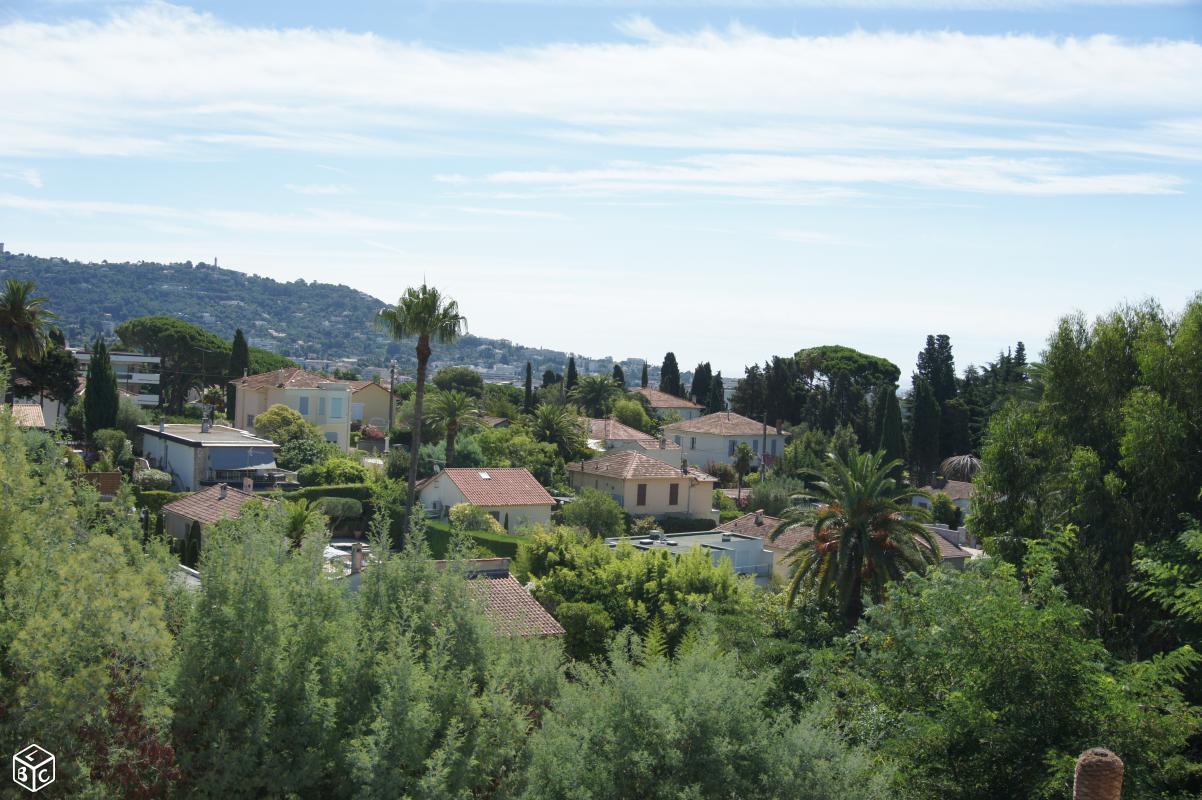 Bien situé, 3 chambres avec terrasse et vue mer