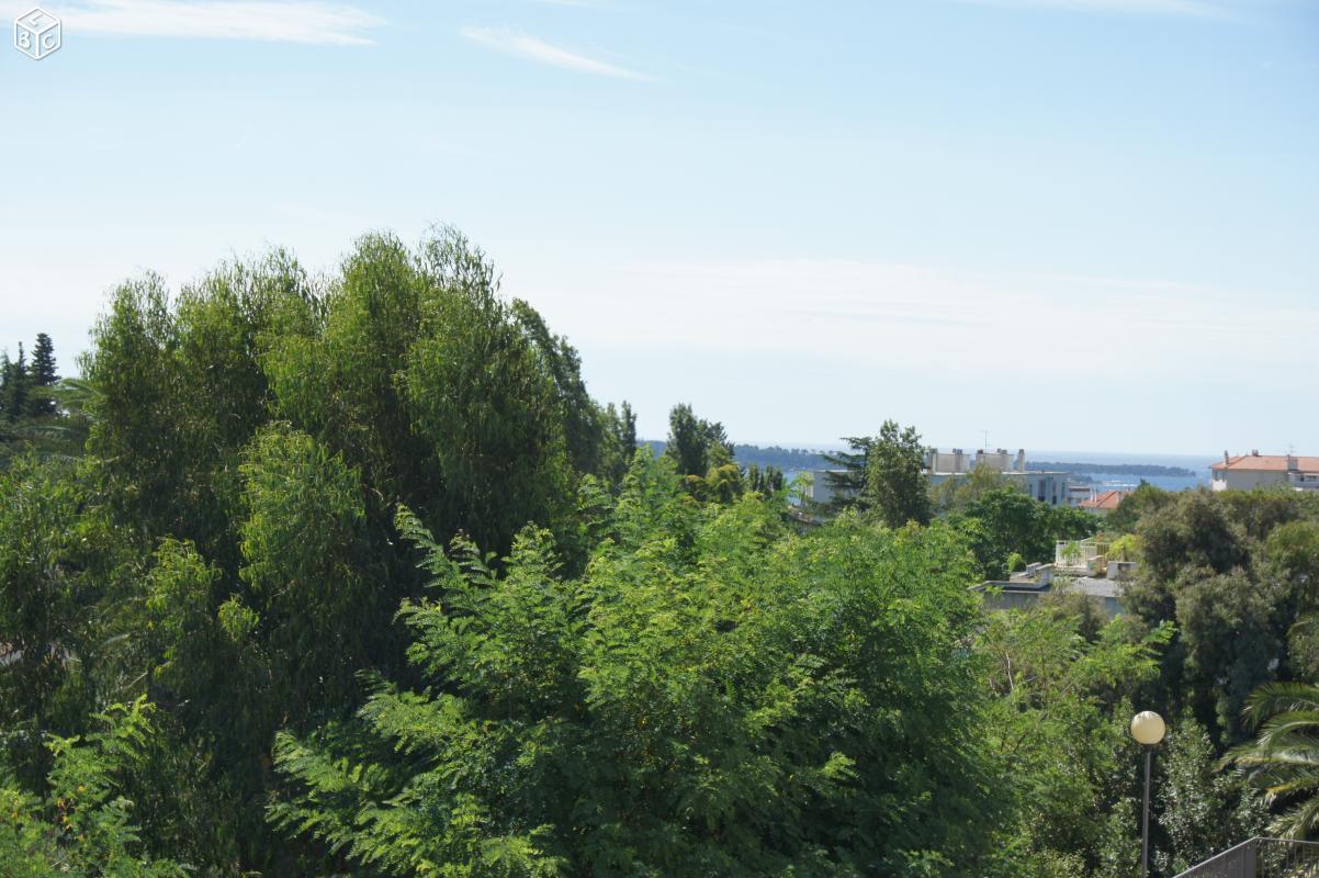 Bien situé, 3 chambres avec terrasse et vue mer