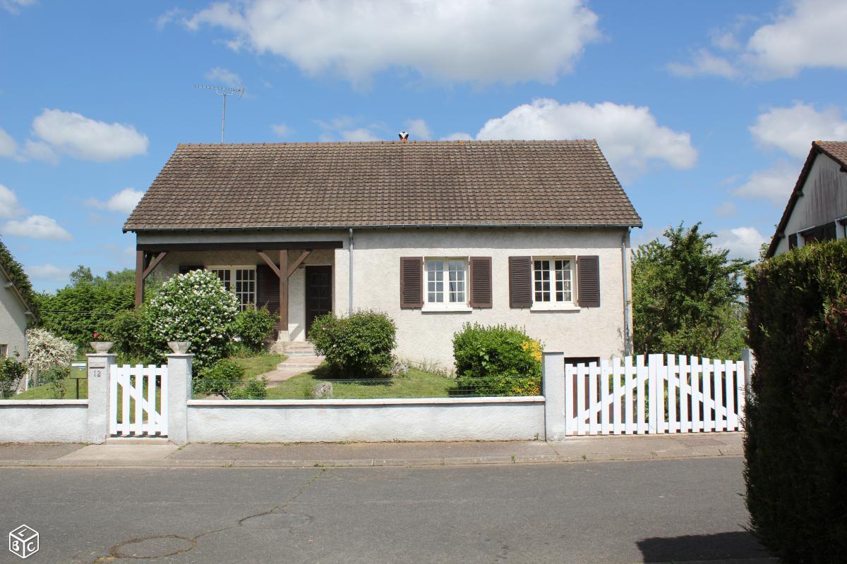 Pavillon dans  Est proche collège et Lycées