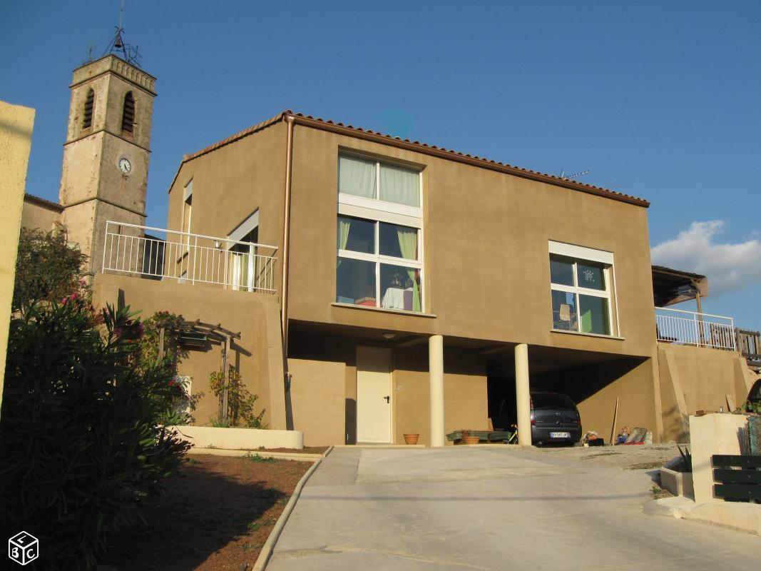 Maison d'architecte au calme sur les hauteurs