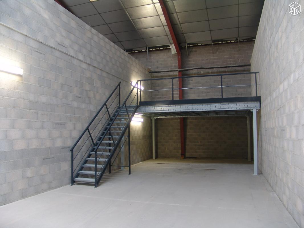 Local 70 M² avec Possibilité de louer un Bureau