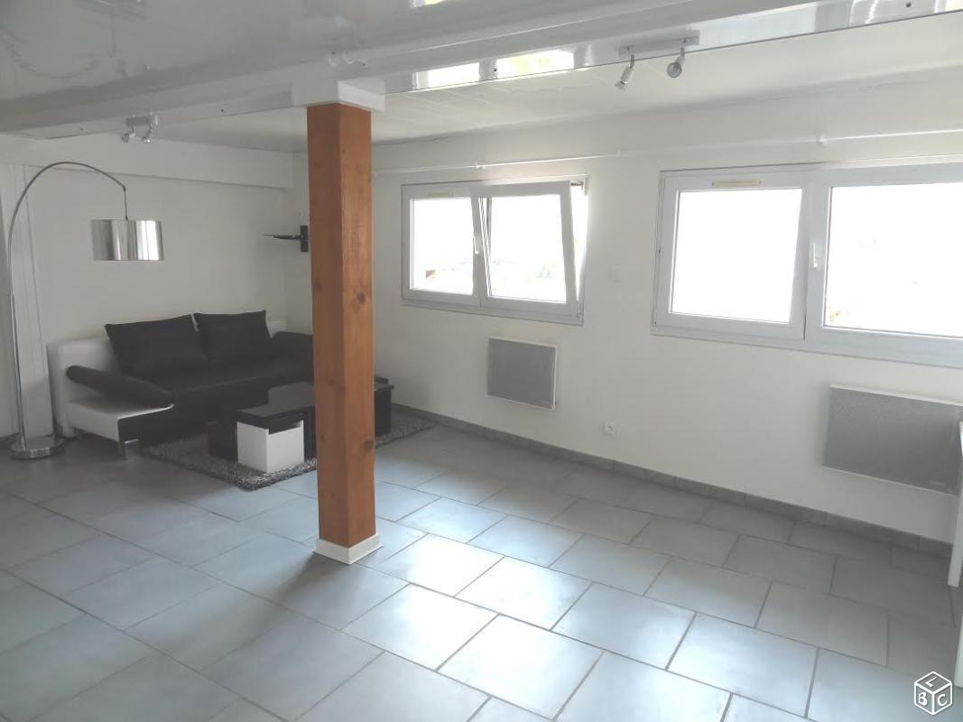 Studio 38 m² meublé dans maison proche gare