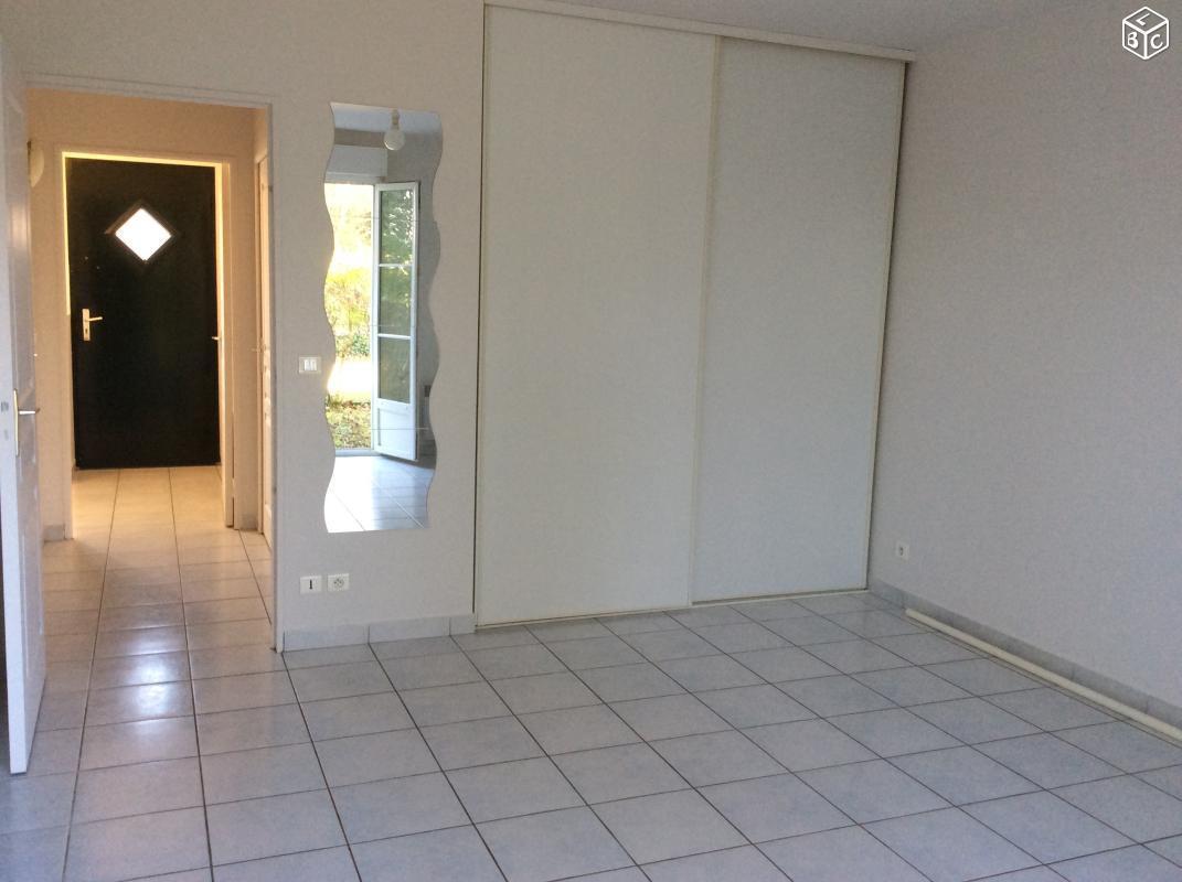 APPARTEMENT 40m2, jardinet, cave, parking, calme