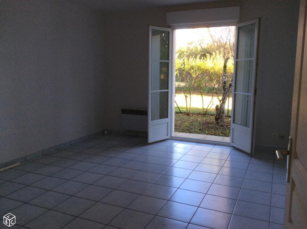 APPARTEMENT 40m2, jardinet, cave, parking, calme