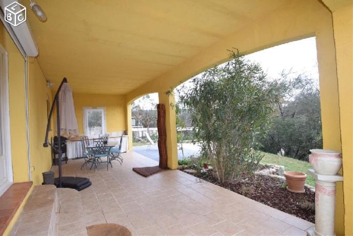 Villa 8 pièces 230 m²