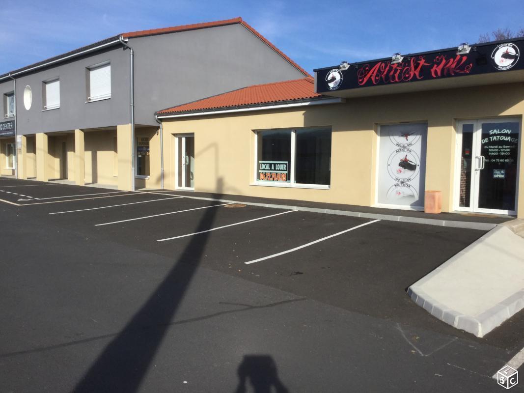 Local commercial neuf 84 m2 bon visuel