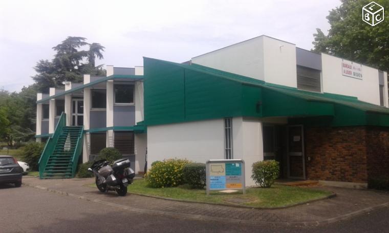 Bureaux proche de l'autoroute