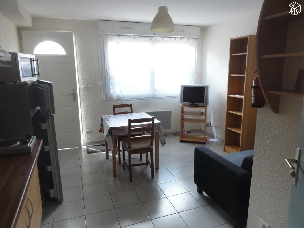 Studio meublé 24 m2 à côté IUT/CUR/IFSI