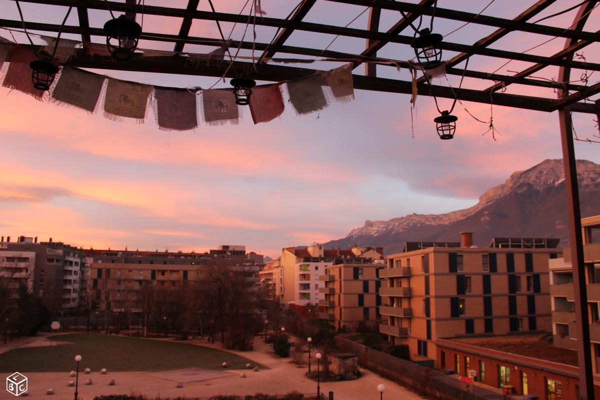 T3 en duplex traversant, au calme, terrasse sud