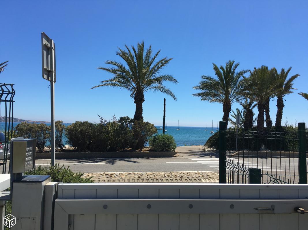 Studio les pieds dans l'eau la plage dorée sanary