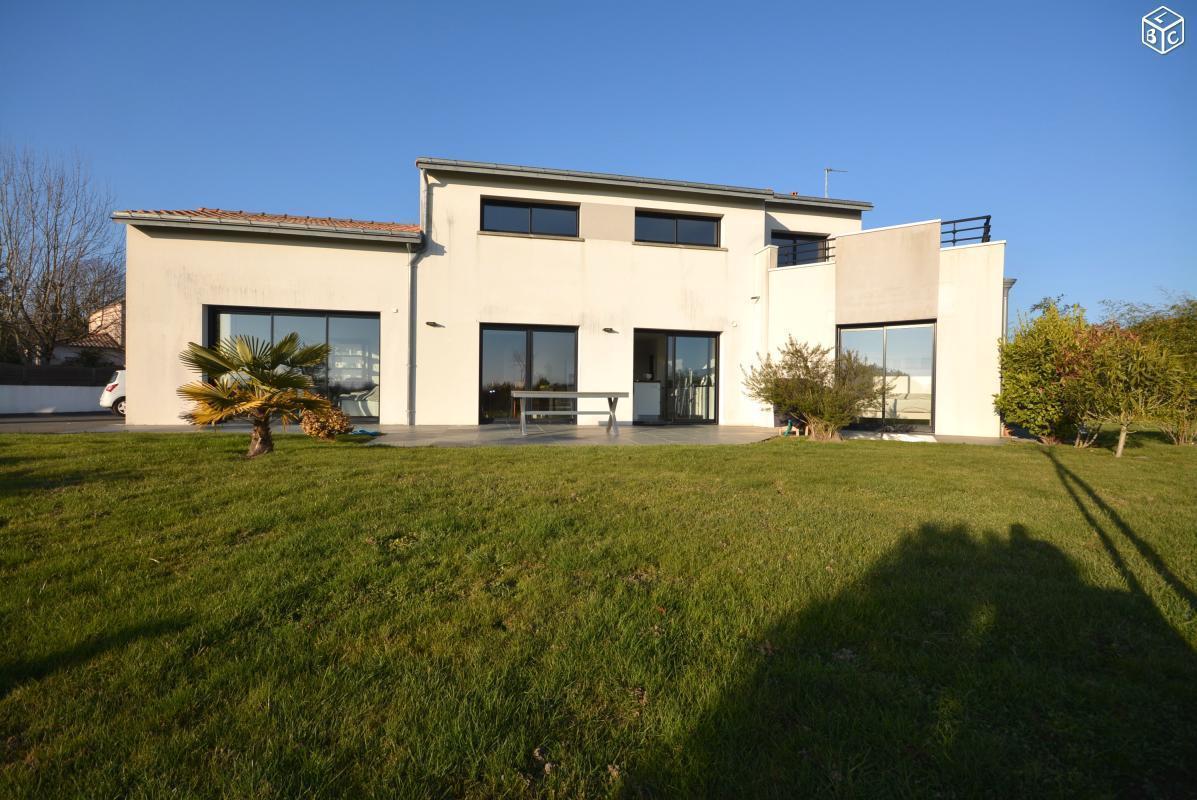 Maison 180m2 1300m2 de terrain, CREPY immobilier