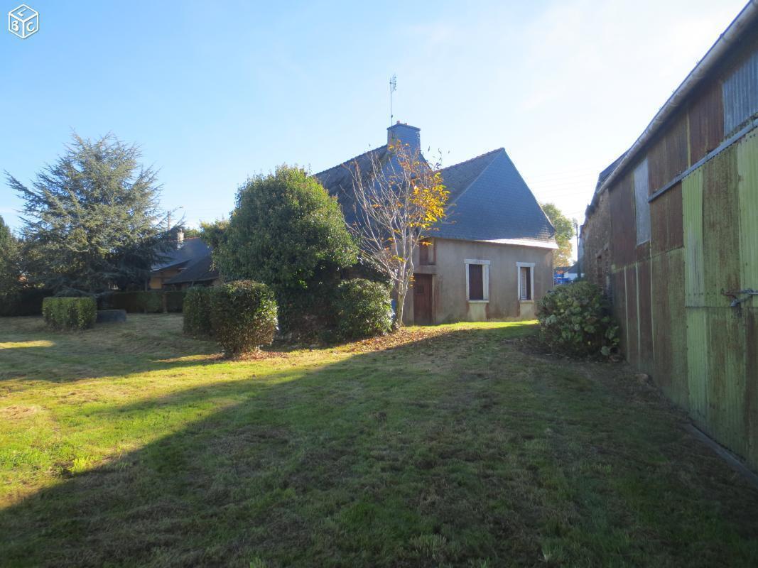 2 maisons longère +dépendances en pierre plate