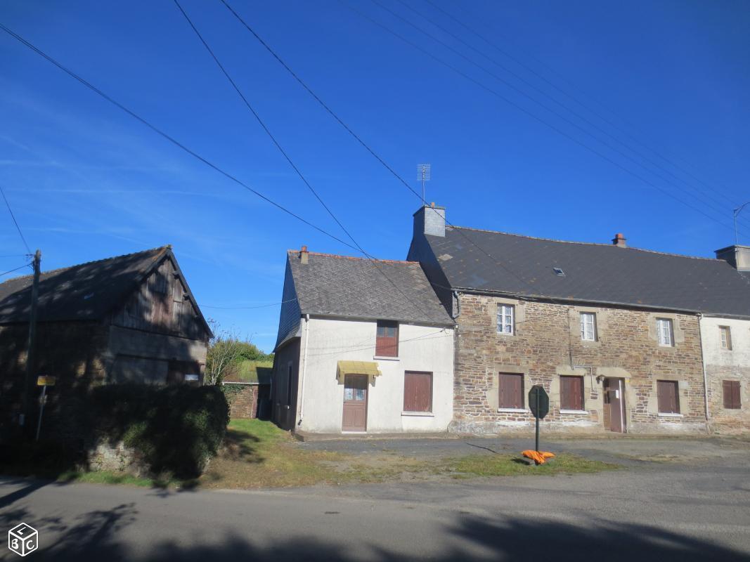 2 maisons longère +dépendances en pierre plate