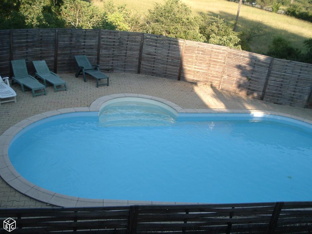 Maison avec gites et piscine secteur  ardeche