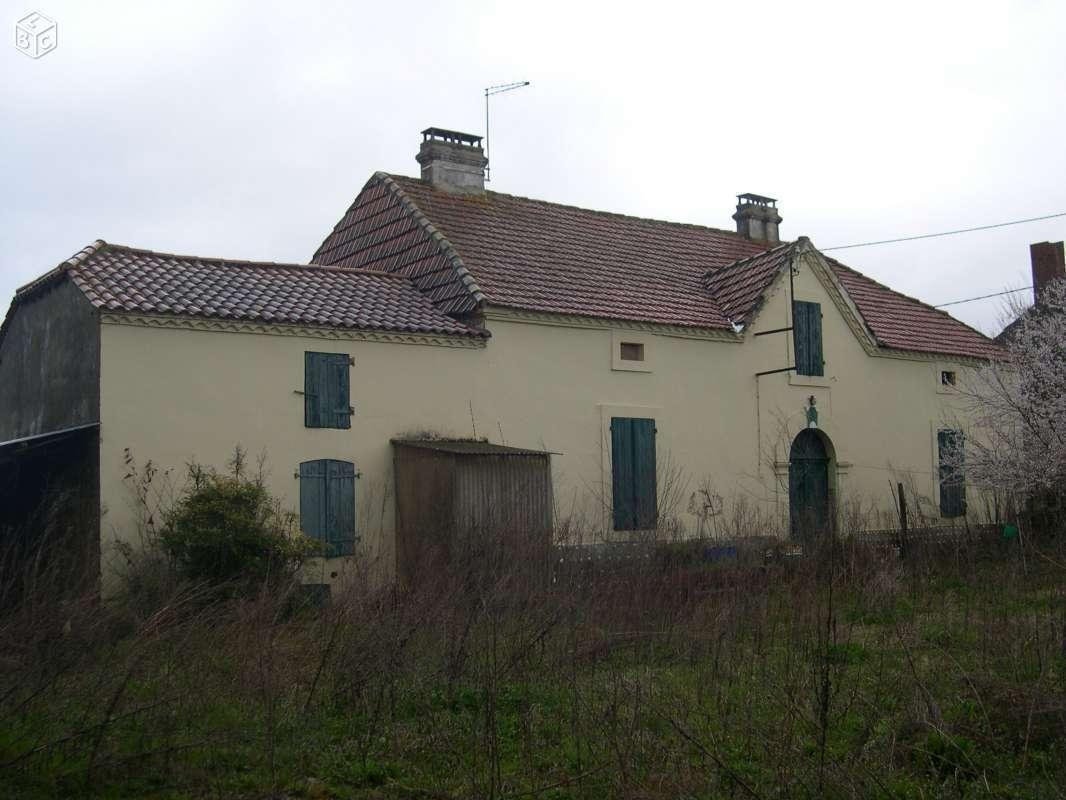 Maison à rénover sur 9 824 m²