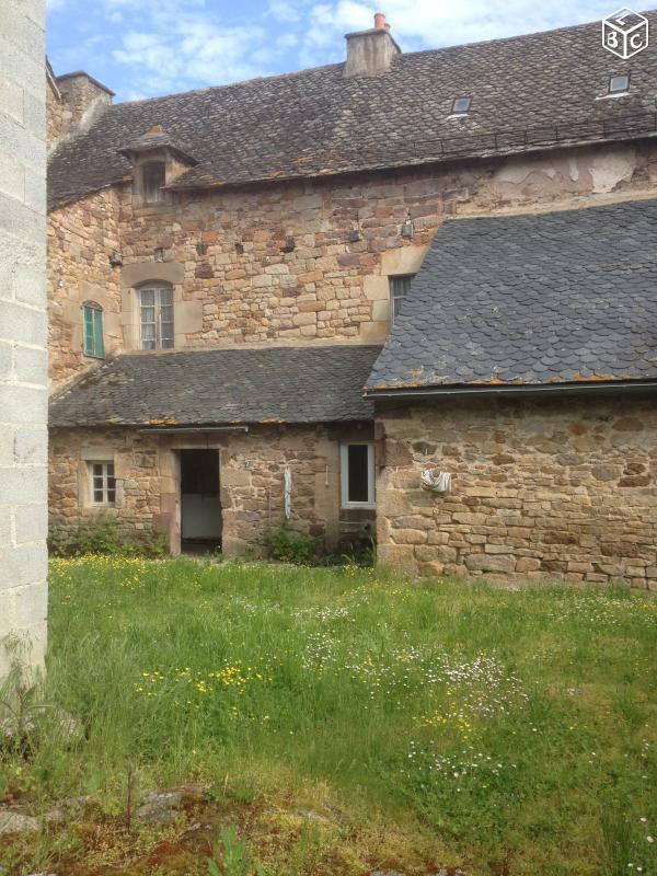 Maison pierre + dépendances 8 kms RODEZ