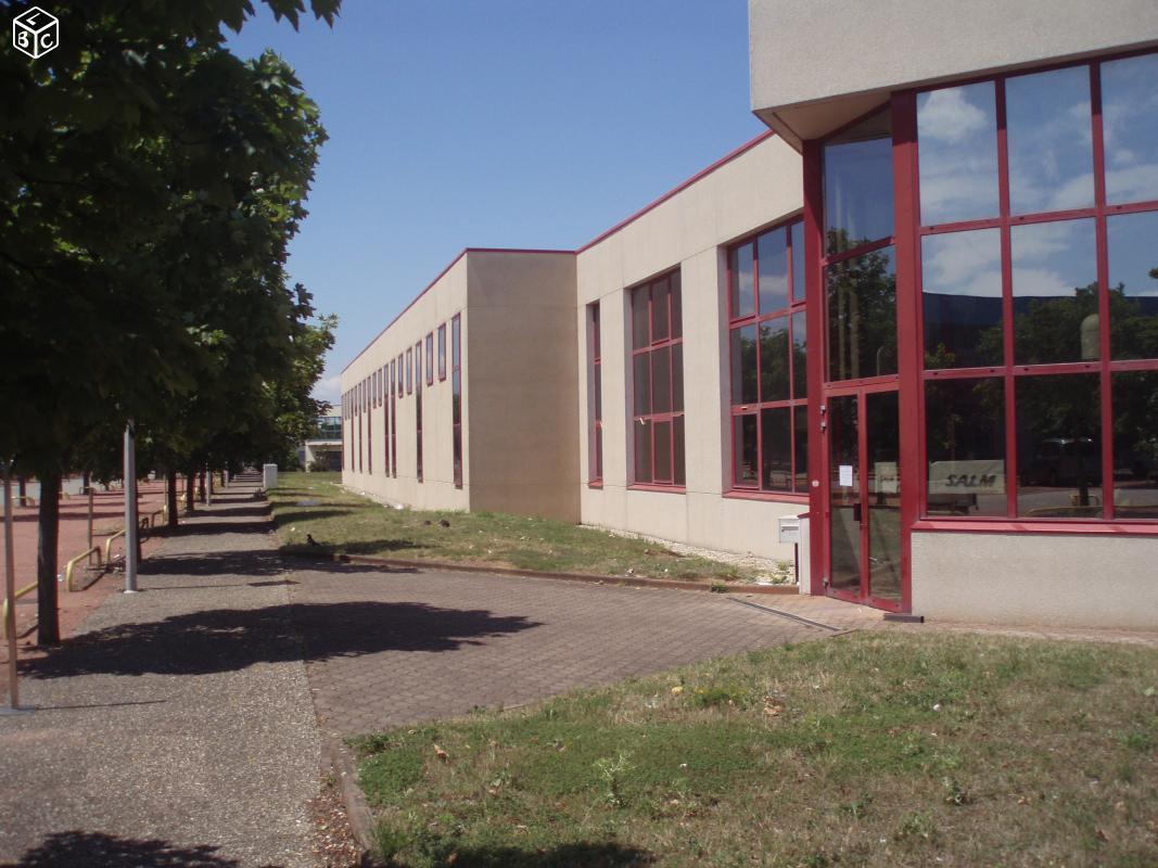 A louer à  (69800)  Proche Lyon