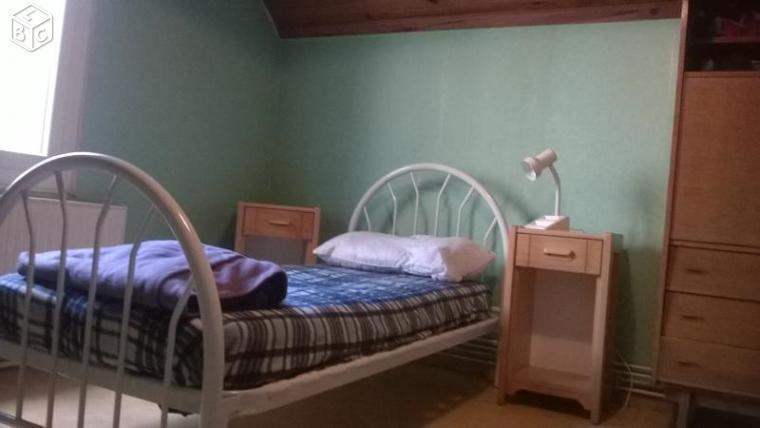 Chambre d'étudiant dans maison individuelle