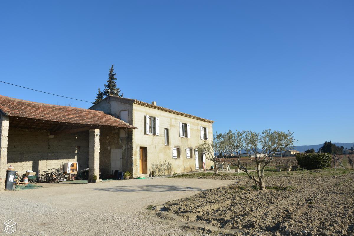 En campagne et proche du village,maison restaurée