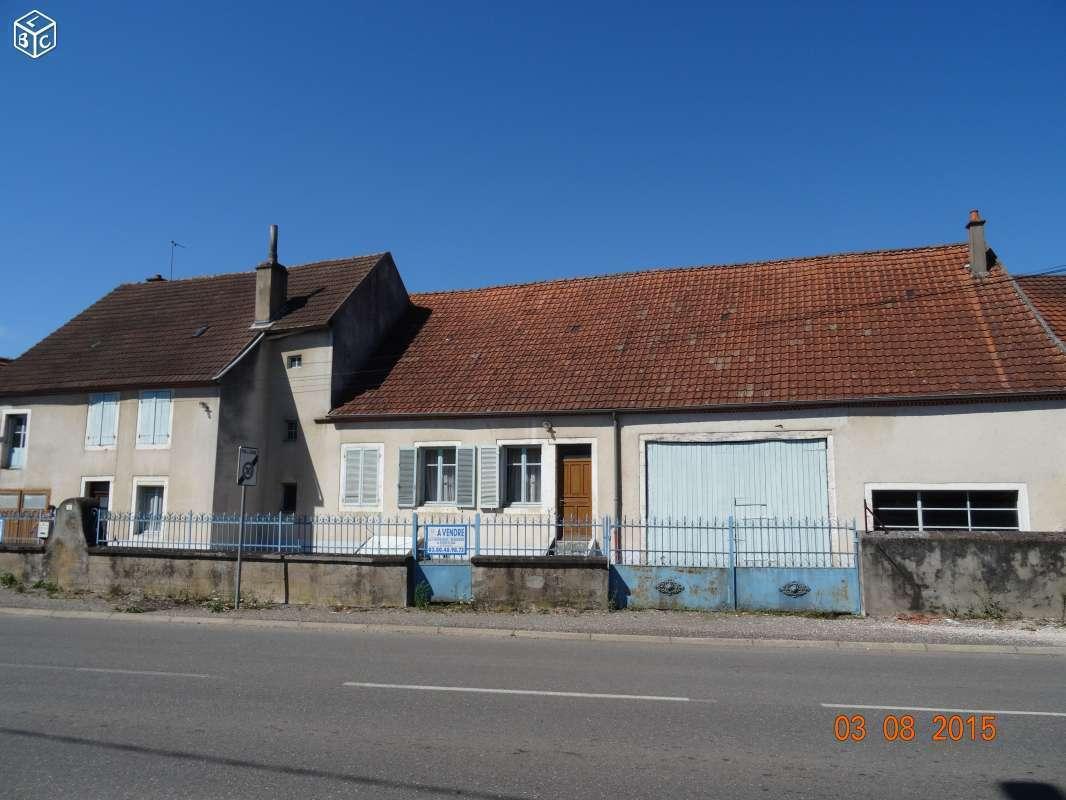 Ensemble immobilier près d'Auxonne