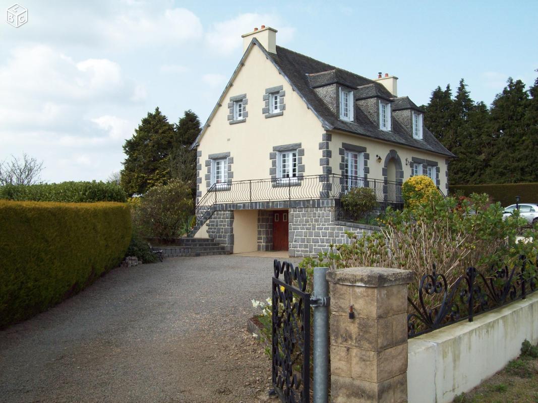 Grande maison sur sous-sol, 5 pièces, avec jardin