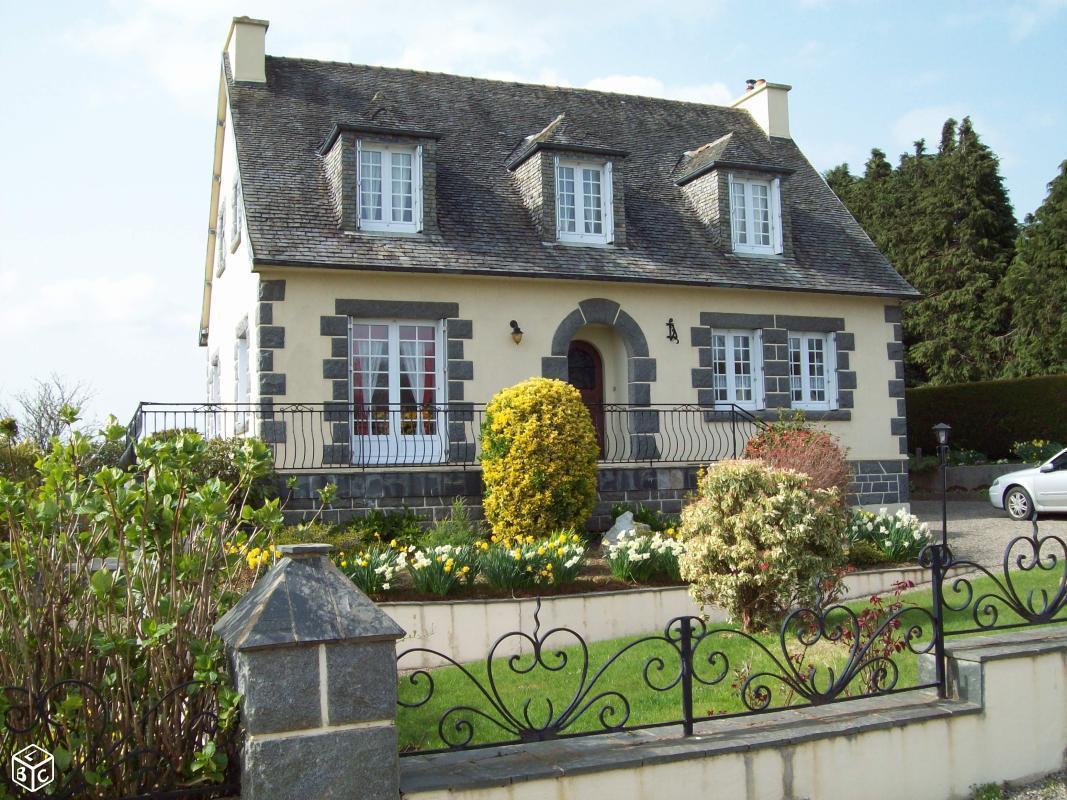 Grande maison sur sous-sol, 5 pièces, avec jardin