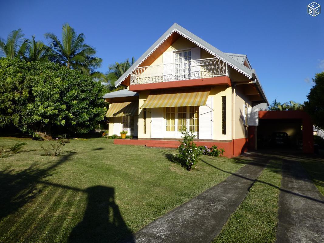 Maison F6/7 sur terrain arboré 1300m2 à