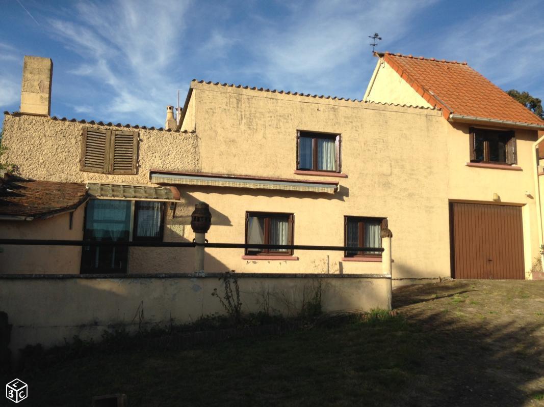 Maison de village avec deux garages