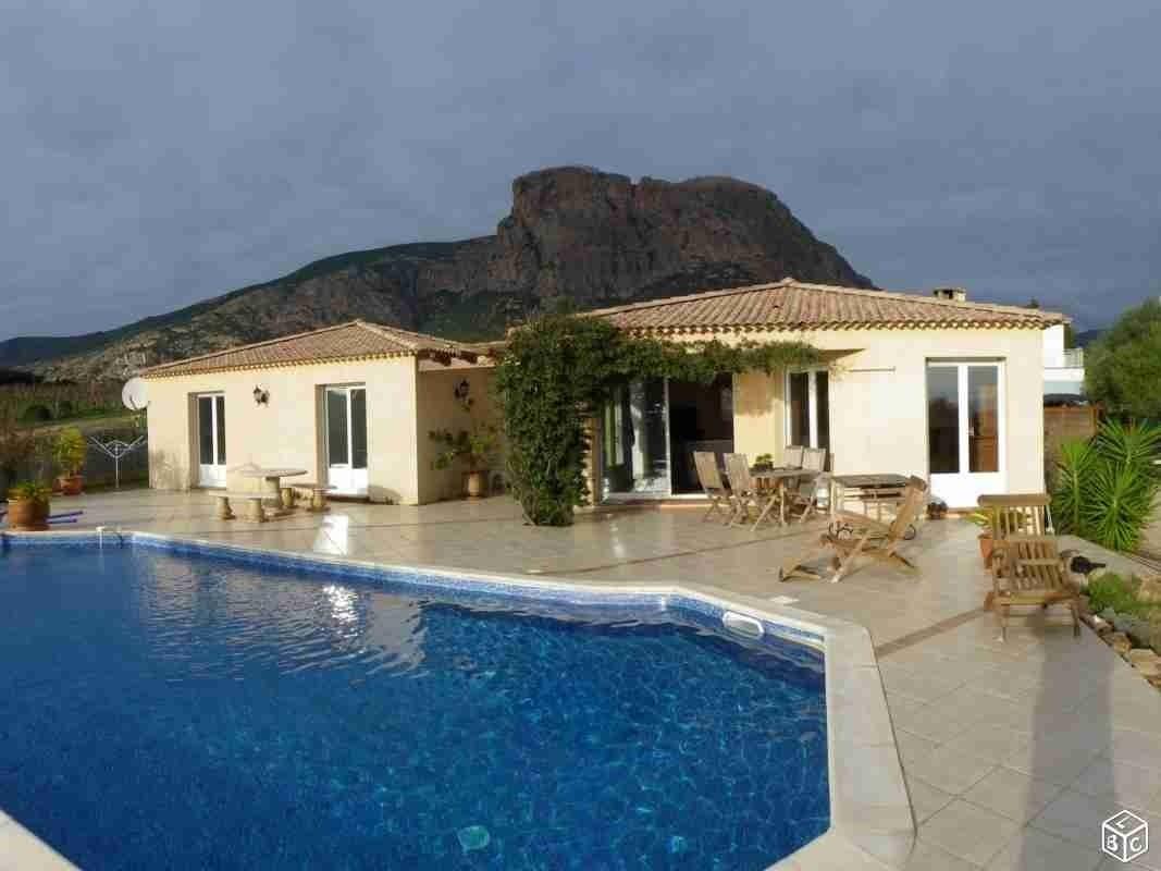 Villa de plein pied de 110 m² piscine et vue mer