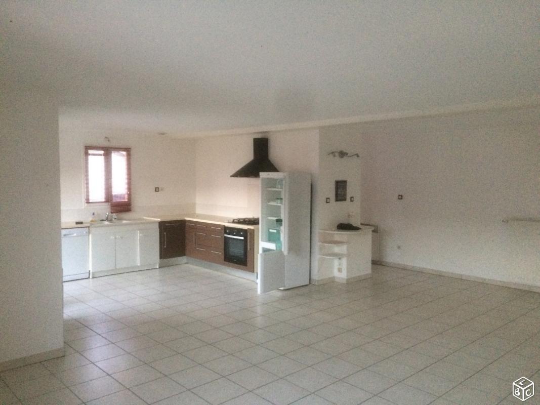 Loue appartement  T3, 95m2