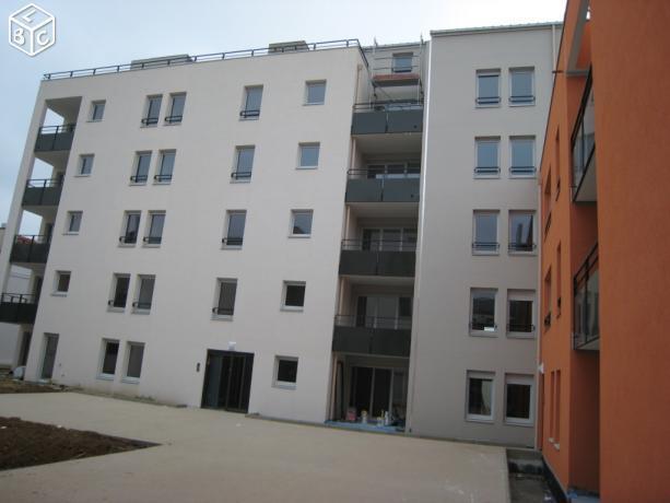 Loue beau F3,57m2, récent, garage, balcon, cuisine