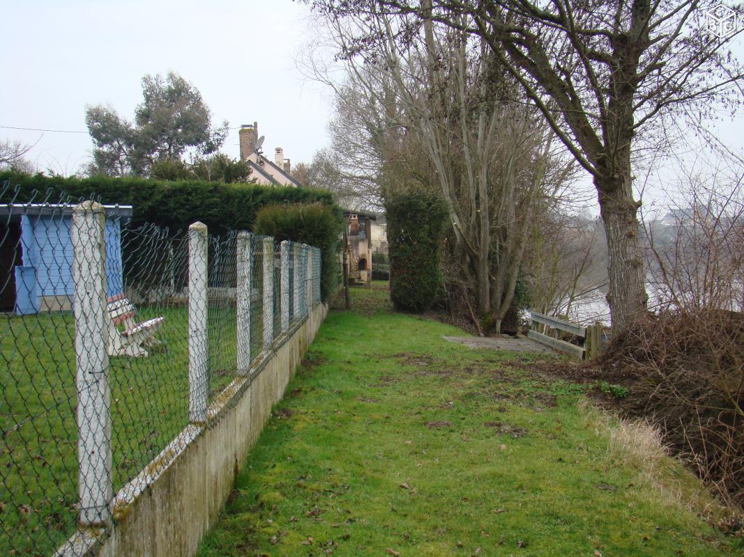 Terrain de loisir au bord de riviere