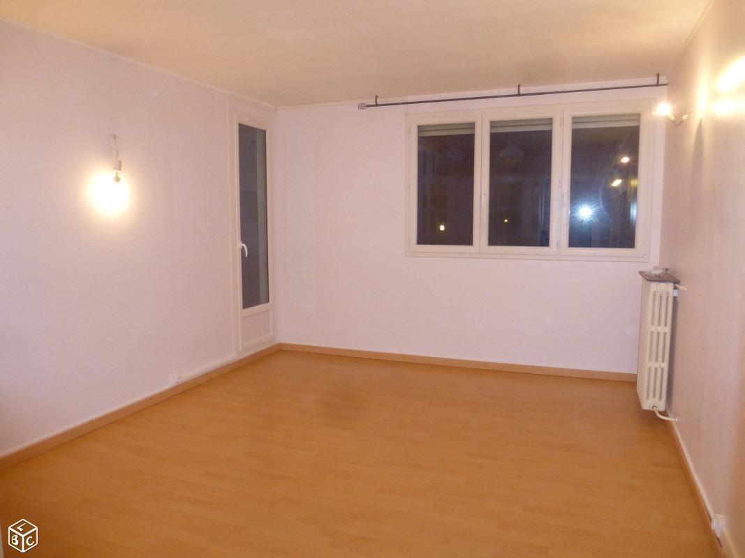 Appartement 2 pièces 45 m2 à 200m. de la gare