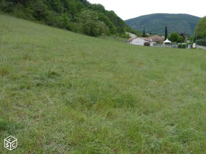 Terrain constructible de 1000 m2 à