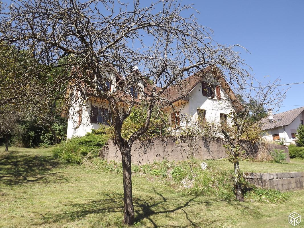 MAISON SUR TERRAIN ARBORE 15 kms de BESANCON