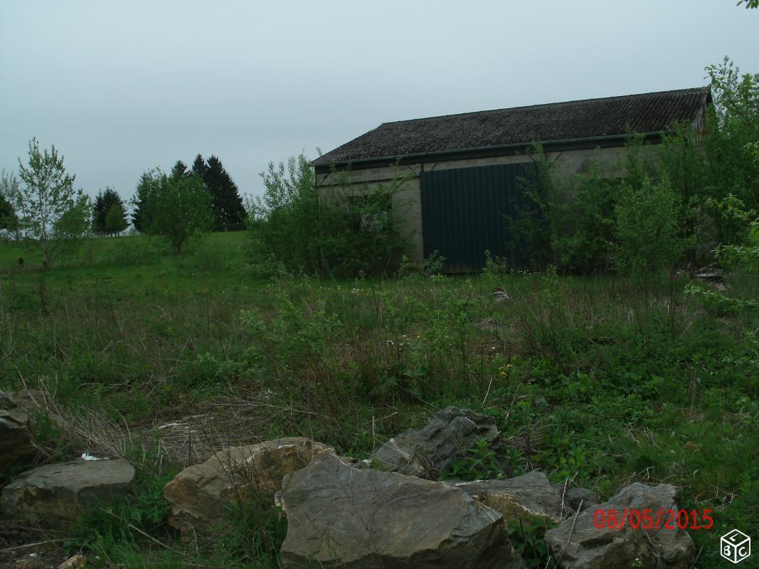 A Harcy Grange sur terrain