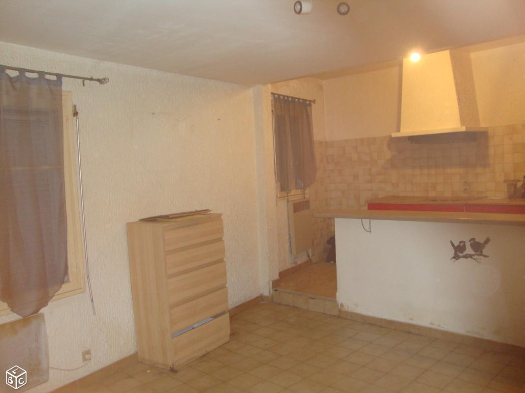 Jolie maisonnette: séjour/cuisine, 1 chambre, cour