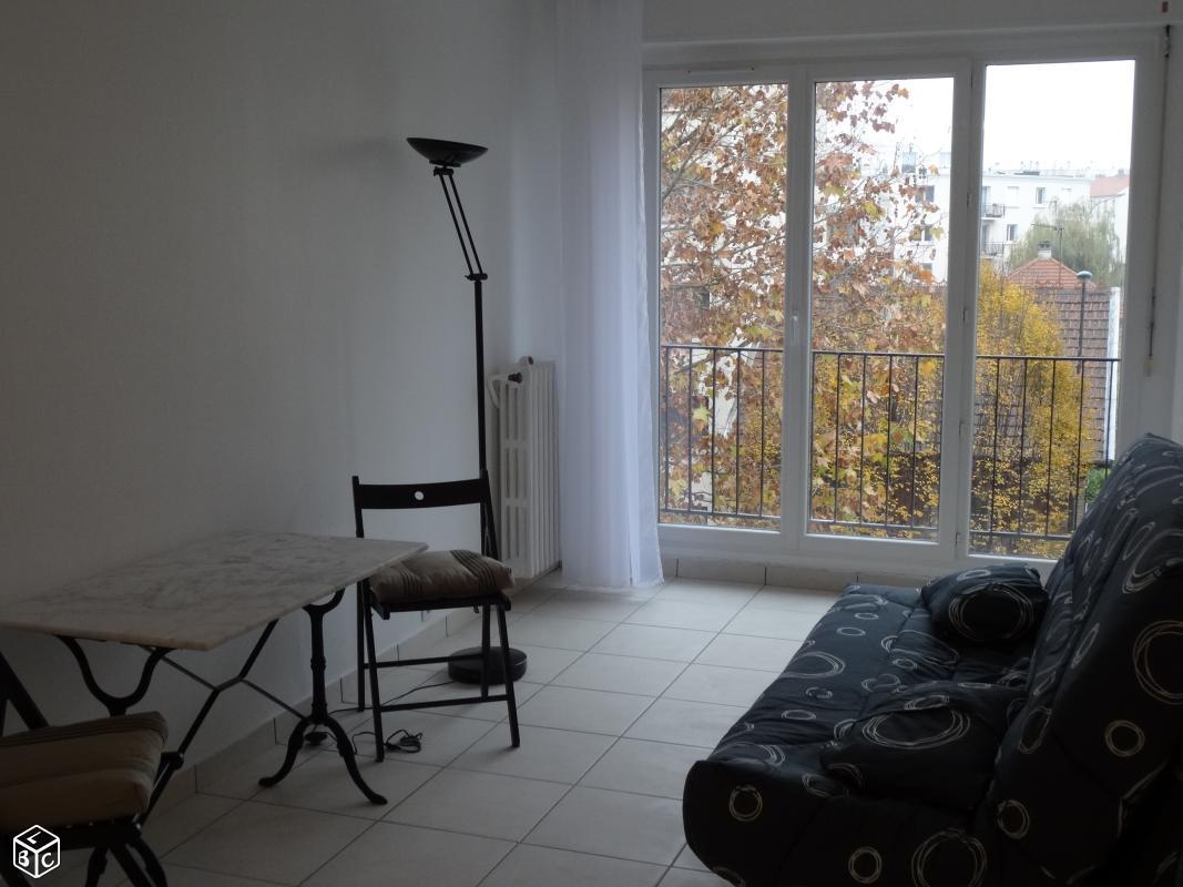 STUDIO MEUBLE 24 m2 IMPECCABLE