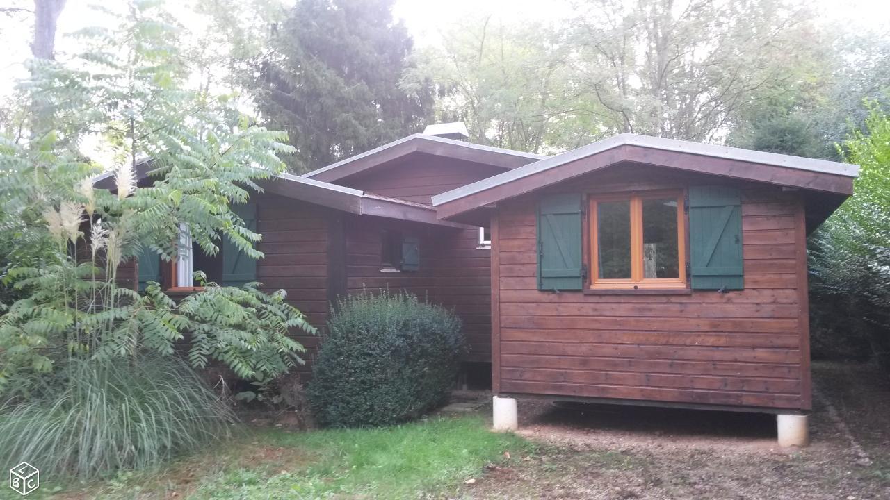 Chalet / maison en bois avec jardin,au bord du lac