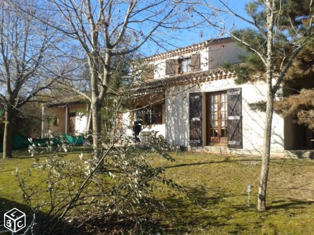 Rare: villa 8 pièces à  sur 3400m²