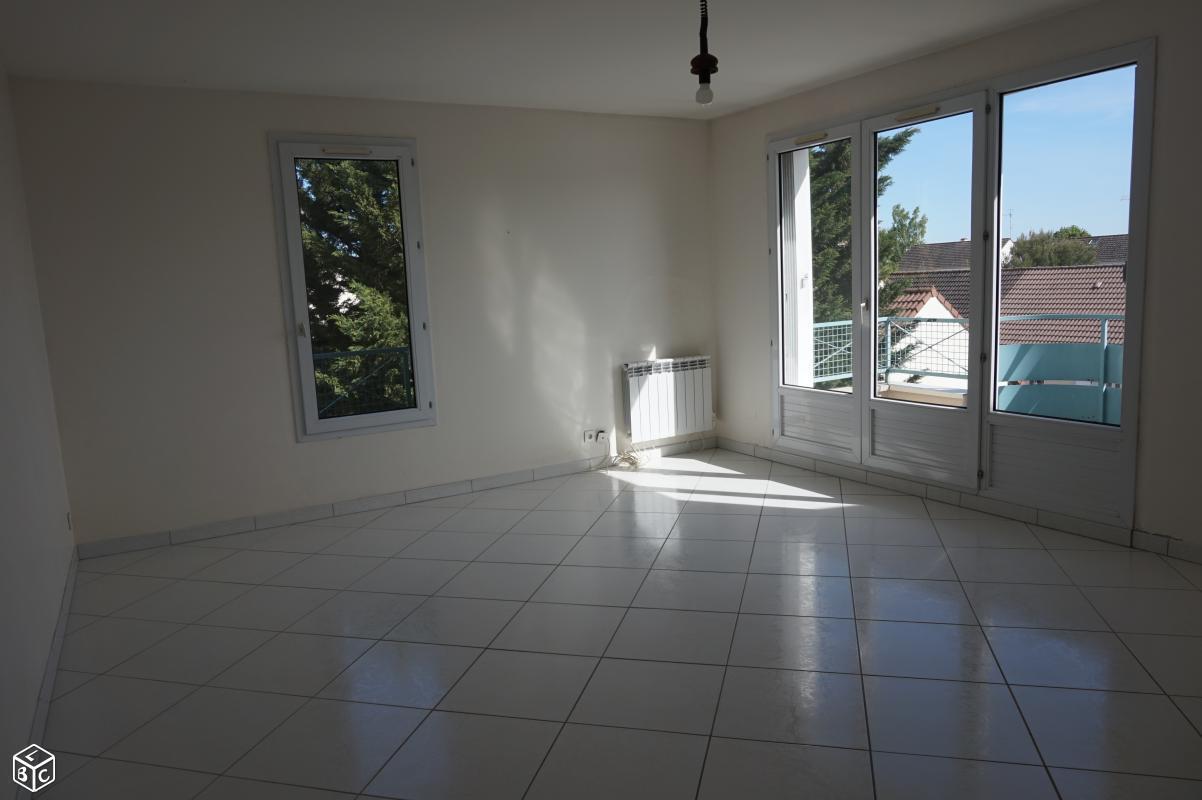 APPARTEMENT F4 BOURG  84m2