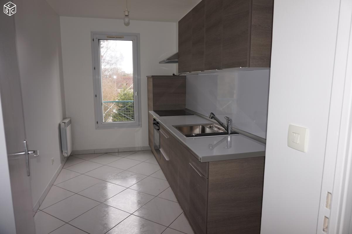 APPARTEMENT F4 BOURG  84m2