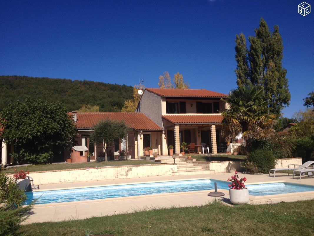 Belle villa à  09600