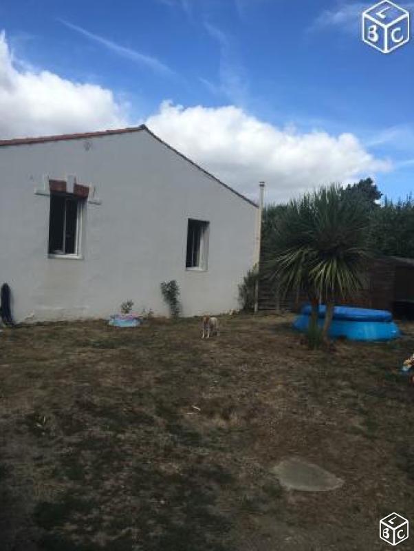 Maison de bourg avec jardin proche comm / écoles