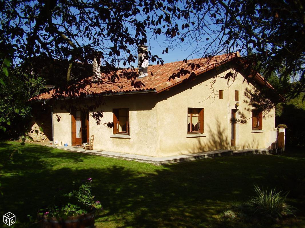 Maison sur terrain arboré